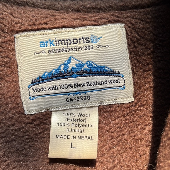 100% wool exterior with polyester lining coat. Size Large. - Picture 2 of 8